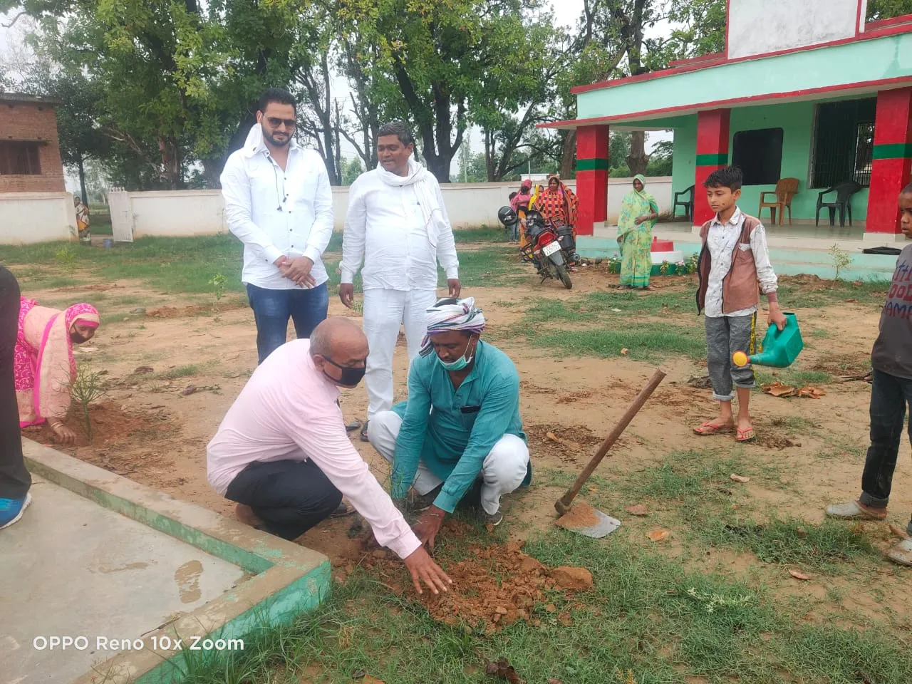 विश्व पर्यावरण दिवस पर बीईओ इंद्रजीत ओझा ने किया पौधरोपण